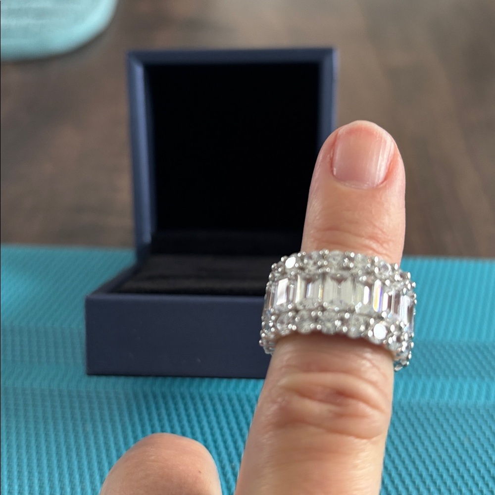 Italo jewelry eternity ring. Sterling silver, white sapphire. Size 6. - Picture 2 of 5